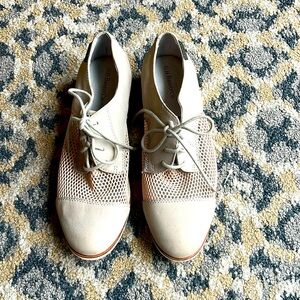 Women’s sz 7 GH Bass shoes